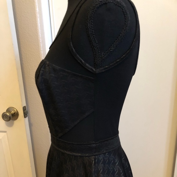 Houndstooth Sweetheart Sheer Dress - Picture 4 of 13